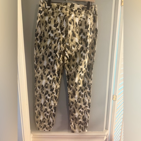 Tru Luxe Leopard Print Skinny Jeans - Picture 2 of 12
